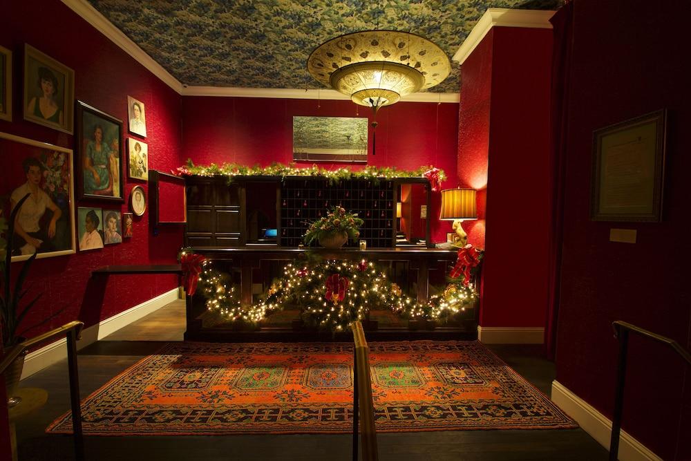 Pontchartrain St. Charles Avenue 4*